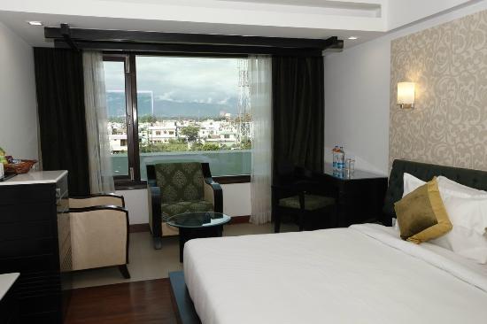 Hotel Saffron Leaf